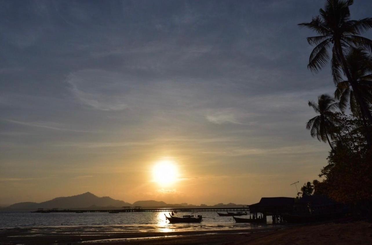 Mook Montra Resort Sea Front Ko Mook Exterior foto